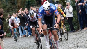 Tadej Pogacar gana un memorable Tour de Flandes
