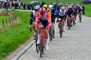 Tadej Pogacar gana un memorable Tour de Flandes