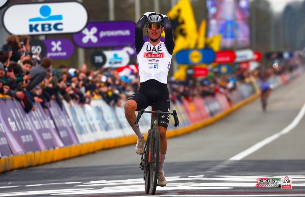 Tadej Pogacar gana un memorable Tour de Flandes