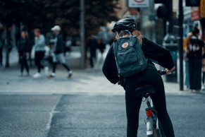 ¿Es obligatorio llevar casco en bici en España?