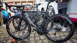 Specialized Mondo, estos inéditos neumáticos se dejan ver en la París-Roubaix