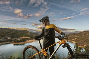 Mondraker Foxy Carbon 2023: models and prices