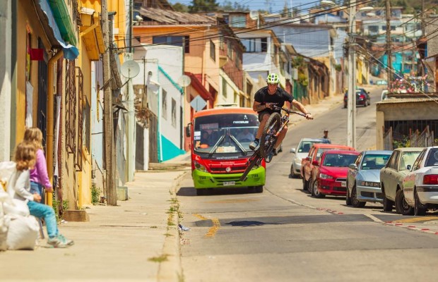 Este vuelo de 50 metros sobre una mountain bike parece establecer un nuevo récord mundial