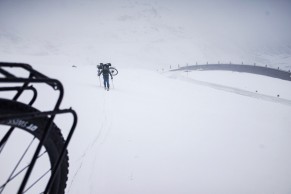 Ice & Palms, a bikepacking and adventure film to escape the heat