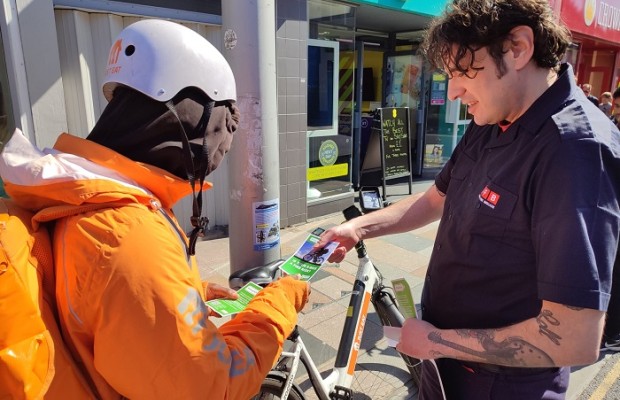 Los Bomberos de Londres hablan con Just Eat, Deliveroo y Uber Eats sobre los incendios en eBikes