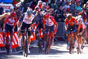 Tadej Pogacar suma y sigue en Flecha valona