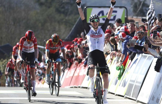 Tadej Pogacar suma y sigue en Flecha valona