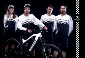 Peugeot presenta su equipo oficial de competición