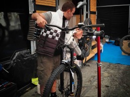 Peugeot presenta su equipo oficial de competición