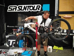 Peugeot presenta su equipo oficial de competición