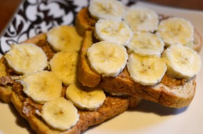 Desayunar antes de salir a rodar te ayuda a perder peso, más que si no lo haces