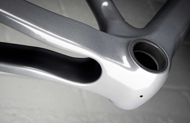 Nuevo pedalier de rosca moldeada directamente en el cuadro de carbono