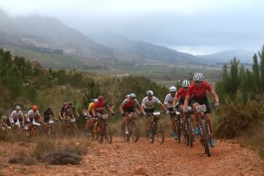 Schurter y Forster vuelan en la crono para ganar y recortar diferencias en la general