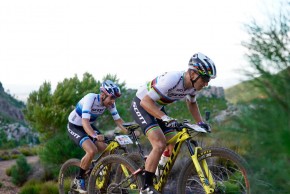 Nino Schurter y Lars Forster recuperan el liderato  de la Absa Cape Epic 2019 en la etapa reina