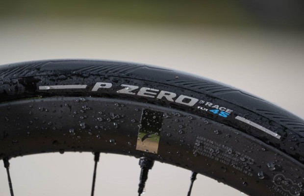 Los neumáticos Pirelli P Zero Race 4S ahora son tubeless