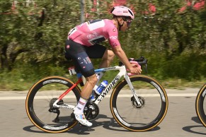 Jonathan Milan se lleva la primera volata del Giro de Italia