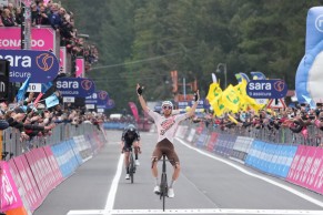 Andreas Leknessund new maglia rosa of the Giro d'Italia 2023