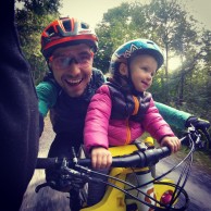 Como levar as crianças na bicicleta? Nem todos os métodos populares são legais