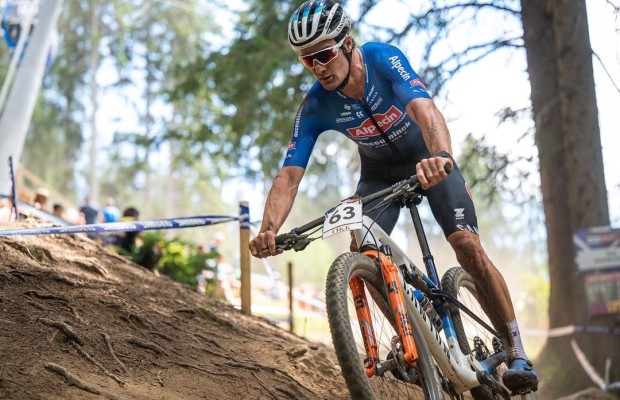 WHOOP se asocia con la Copa del Mundo UCI para ofrecer datos biométricos de los ciclistas en directo