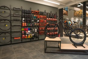 Specialized abre una tienda de referencia en Mallorca y refuerza sus servicios en la isla ciclista