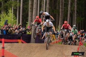 Pidcock vence o Nove Mesto XCC à frente de Gaze e um grande Schwarzbauer