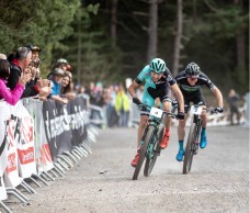 Stephane Tempier gana al sprint en la Hors Class de Austria, Jofre Cullell arrasa en su categoría
