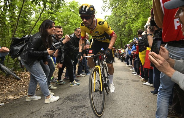 Ben Healy wins stage 8 of the Giro and the favorites start to show their strengths