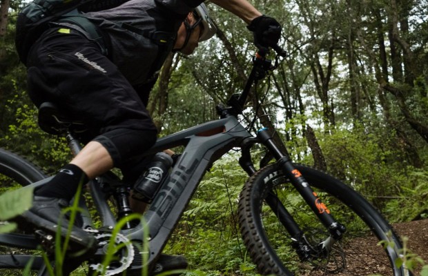 La UCI castigará a los ciclistas que compitan en carreras e-bikes de la FIM