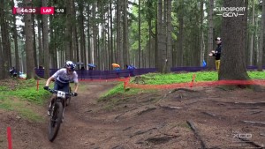 Pidcock vence a XCO World Cup em Nove Mesto após uma queda e um difícil mano-a-mano com Dubau
