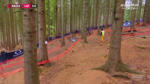 Pidcock vence a XCO World Cup em Nove Mesto após uma queda e um difícil mano-a-mano com Dubau