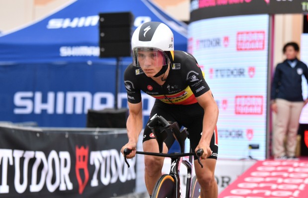 Remco Evenpoel wins the long Giro time trial but doesn't convince