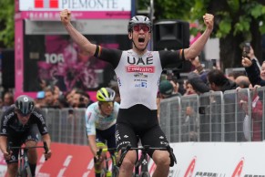 Another favorite says goodbye. Tao Geoghegan crashes on stage 11 of the Giro