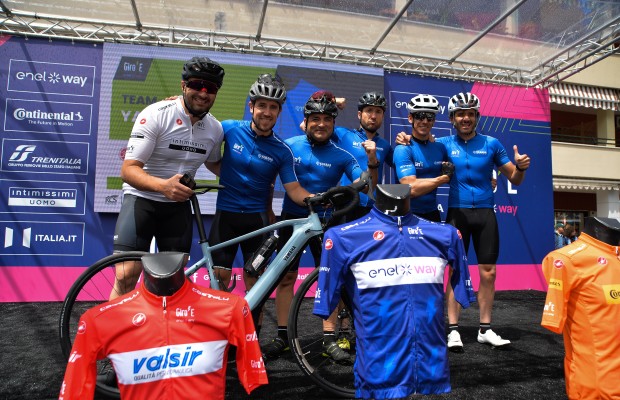 This was our experience in the Giro pedaling for the Yamaha team