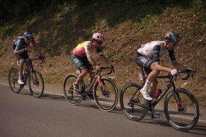 McNulty wins the sprint of another successful breakaway and Armirail keeps the maglia rosa
