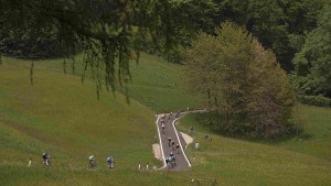 Monte Bondone meets expectations: Almeida takes the victory, Thomas wears pink and Roglic loses 25 seconds