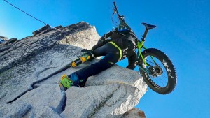 Primer ascenso y descenso mundial del Aneto en FatBike