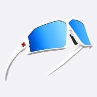 Geraint Thomas' sunglasses are still unique