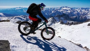Primer ascenso y descenso mundial del Aneto en FatBike