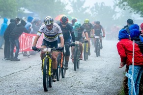 Forster gana y Schurter queda tercero en otra carrera extrema con frío, lluvia y mucho barro