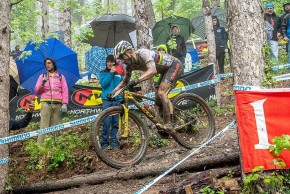 Forster gana y Schurter queda tercero en otra carrera extrema con frío, lluvia y mucho barro