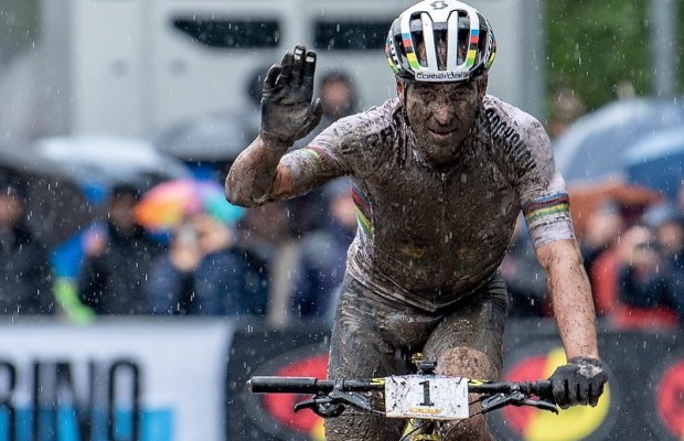 Forster gana y Schurter queda tercero en otra carrera extrema con frío, lluvia y mucho barro