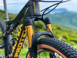 Al detalle la Protek 29 FSTeam con la que Vlad Dascalu ganó la Copa del Mundo del Nove Mesto