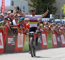 Nino Schurter y Sina Frei ganan el ÖKK BIKE REVOLUTION de Egelberg