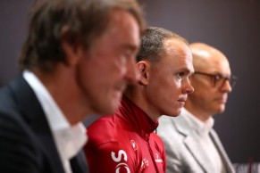 froome-defiende-ineos-criticas-plastico