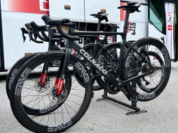 Centerlock Carbon-Ti discs, this is the UAE's carbon prototype