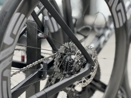 Centerlock Carbon-Ti discs, this is the UAE's carbon prototype