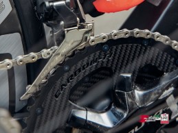 Centerlock Carbon-Ti discs, this is the UAE's carbon prototype