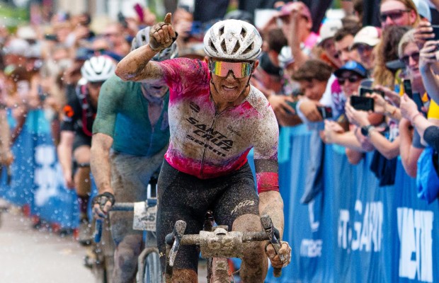 Keegan Swenson gana la Unbound Gravel 2023