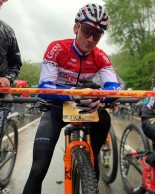 Van der Poel sigue ganando en MTB, esta vez con lluvia y frío
