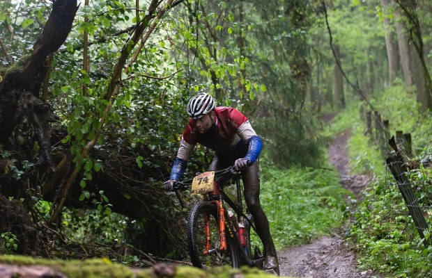 Van der Poel sigue ganando en MTB, esta vez con lluvia y frío